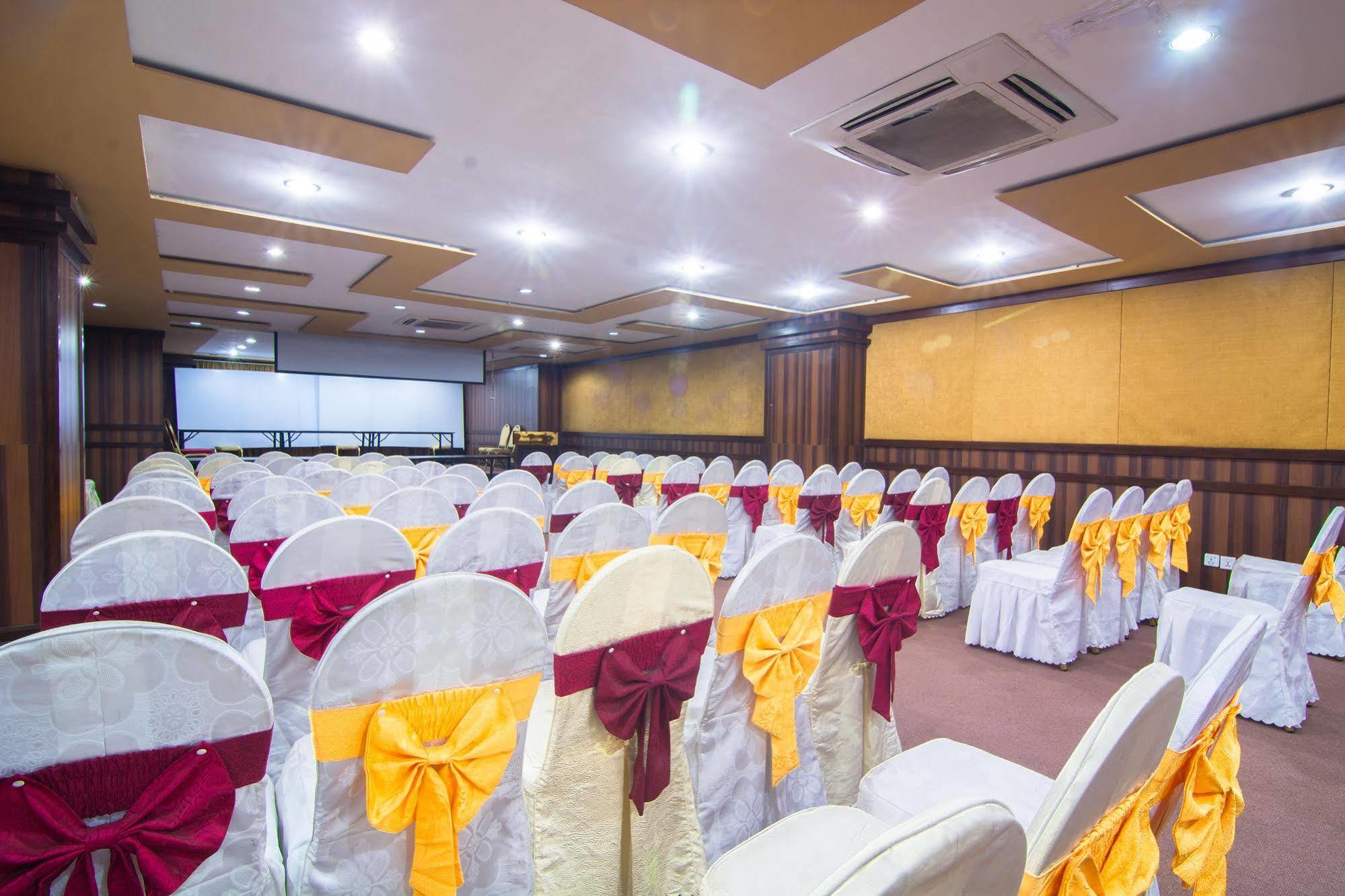 The Amadablam Hotel Kathmandu Exterior photo